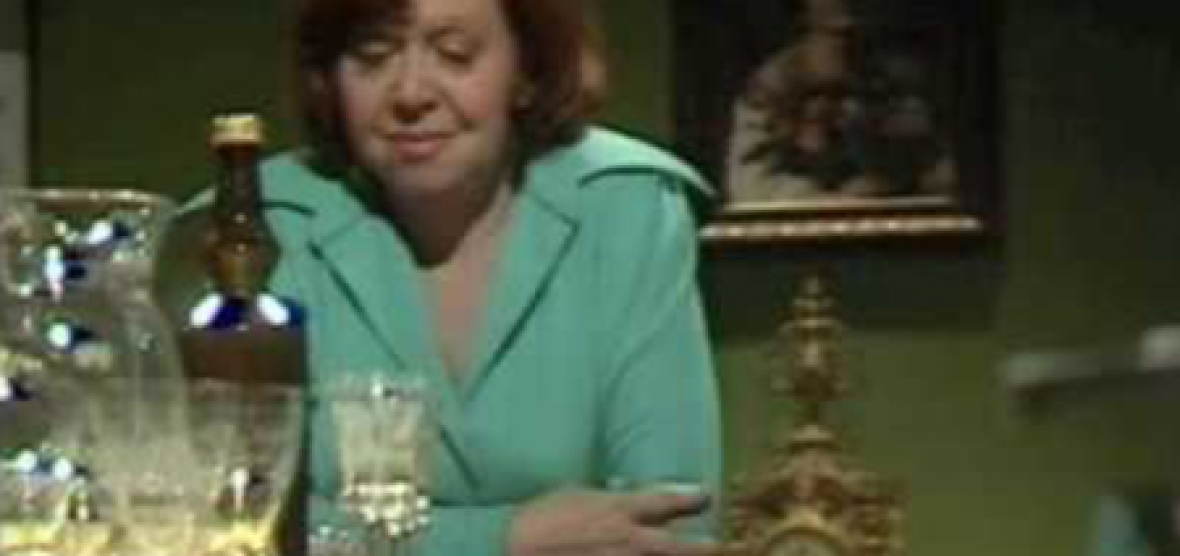 Como un pájaro en el alambre