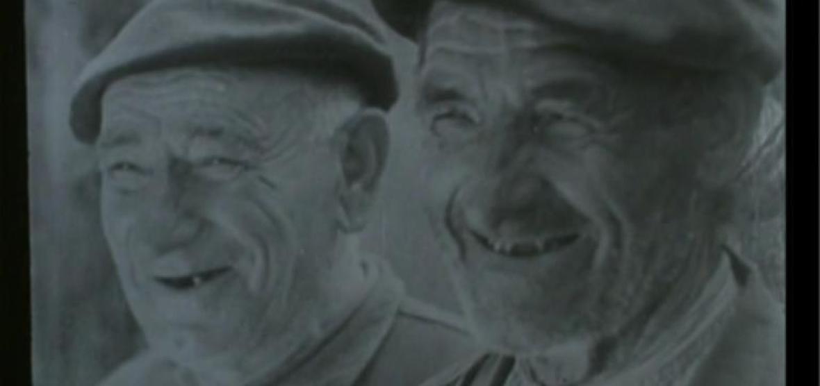 Entierro del benemérito sacerdote vasco José María de Korta y Uribarren, muerto en el frente de Asturias / Semana Santa en Bilbao / Guernika / Elai-Alai