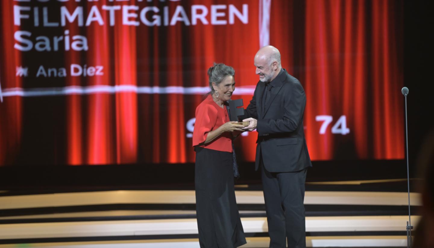 Ana Díez recibe el premio de la Filmoteca Vasca