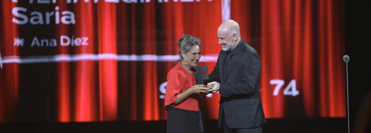Ana Díez recibe el premio de la Filmoteca Vasca